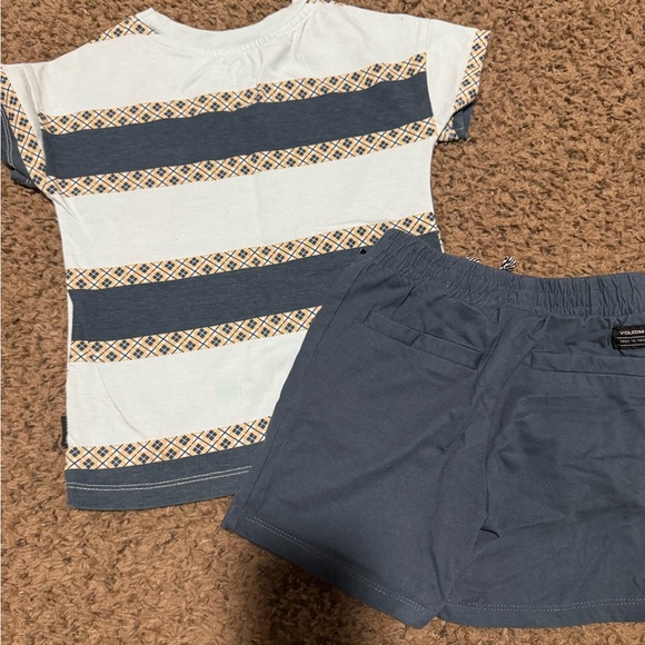 Volcom set - Picture 4 of 5